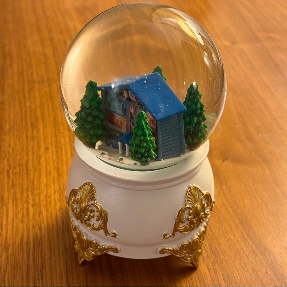 Taylor Swift Lover Snowglobe w/ box